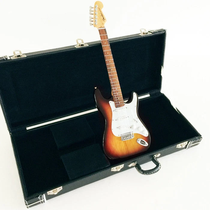 FENDER™ MINIATURE BLACK GUITAR CASE WITH DIECAST LOGO