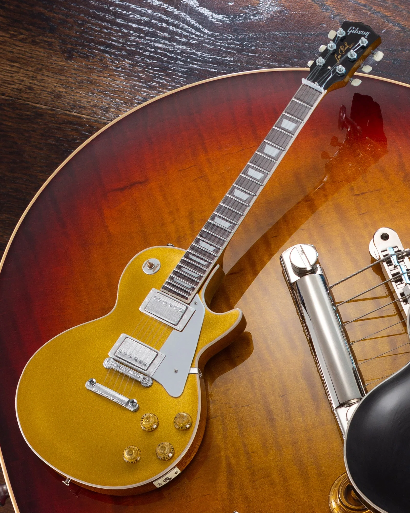 SET OF 3 CLASSIC GIBSON LES PAUL MINI GUITAR REPLICA COLLECTION - GG-001